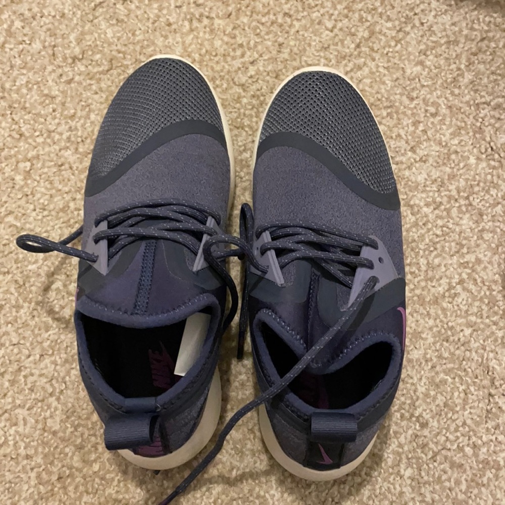 Nike tennis shoes